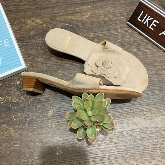 Stuart Weitzman Suede Flower Sandals Size 7 - Picture 5 of 8